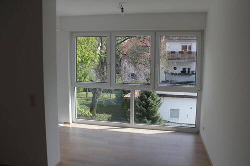 Blick in den Essbereich - 3 Zimmer Etagenwohnung zum Kaufen in Frankfurt