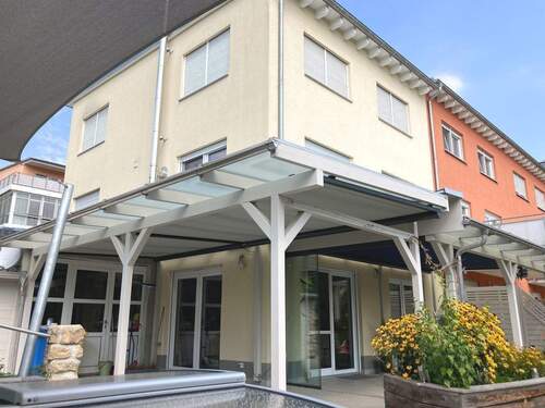 Außenansicht - Großes Haus mit Garten, Pool und Kamin im Norden von Jena zu verkaufen - 145.000 € seit Kauf an Zusatzinvestitionen verbaut