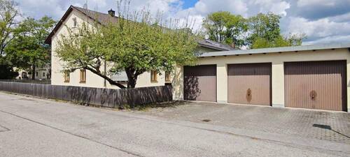 Haus mit Garage.jpg - 2 Familienhaus mit Potenzial - zentral gelegen mit S - Bahn - Anbindung