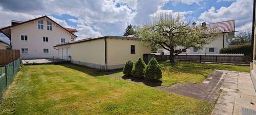 Garagenrückseite.jpg - 1 Zimmer Mehrfamilienhaus, Wohnhaus in Aying