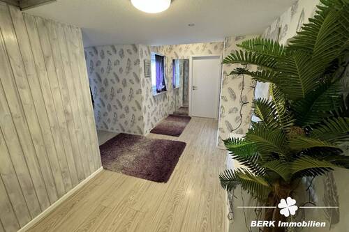 Flur OG - 8 Zimmer Einfamilienhaus in Erlenbach am Main