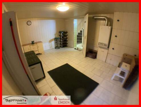 Weiteres großes Zimmer im Keller mit Zugang zum Garten - 