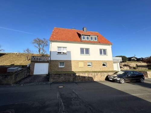 Frontansicht - Zweifamilienhaus mit solider Substanz, Garten und Entwicklungspotenzial in Marsberg-Leitmar