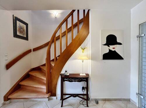 Treppenaufgang ins Obergeschoss - 