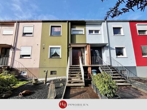 Reihenhaus zu verkaufen in Bremen Huchting – H&T Immobilien - Aufgepasst! - Super gepflegtes Reihenhaus mit Fernwärme und zwei Garagen!