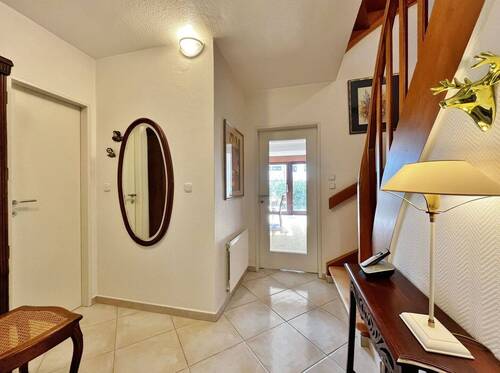 Flur mit Blick zum Wohnzimmer - 