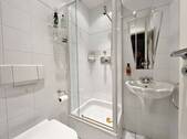 Gäste-WC mit Dusche - 