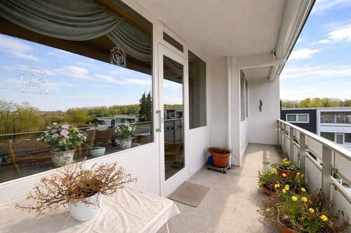 Balkon - Beste Aussicht in Gräfrath - freie Eigentumswohnung mit Sonnenbalkon und Aufzug