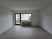 Wohnzimmer - Modernisierte 3-Zimmer-Wohnung mit Süd-West-Balkon in Seeheim-Jugenheim
