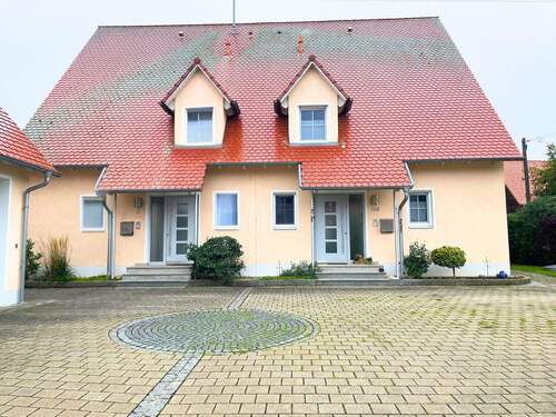 Aussenansicht - 5 Zimmer Doppelhaushälfte zur Miete in Nördlingen / Nähermemmingen
