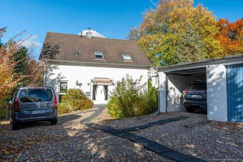 Titelbild - Seltenes Juwel in Dottendorf - großzügiges Familienhaus mit Einliegerwohnung auf Traumgrundstück