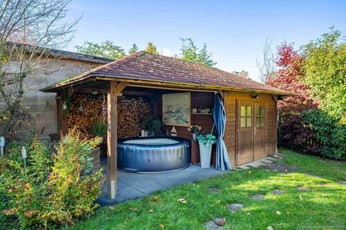 Gartenhaus mit Jacuzzi - 