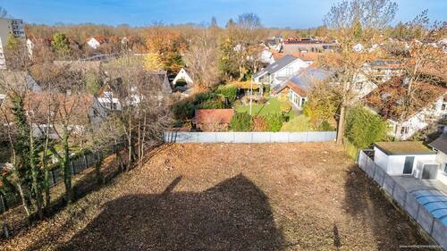 Luftaufnahme des Grundstücks - 