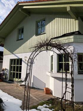 Hausansicht_Garten - 5 Zimmer Einfamilienhaus zum Kaufen in Reichertsheim
