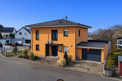 Hausansicht - 4 Zimmer Einfamilienhaus zum Kaufen in Rottenburg an der Laaber