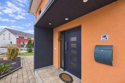 Eingang - Einfamilienhaus mit 148,00 m&sup2; in Rottenburg an der Laaber zum Kaufen