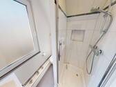 Badezimmer mit Dusche (OG) - 