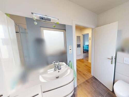 Badezimmer mit Dusche (EG) - 