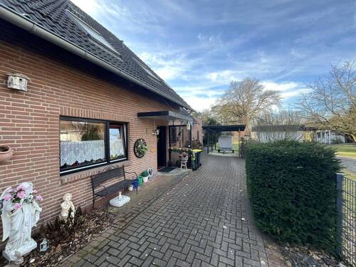 Einfahrt - Doppelhaushälfte mit 228,00 m&sup2; in Wedemark zum Kaufen