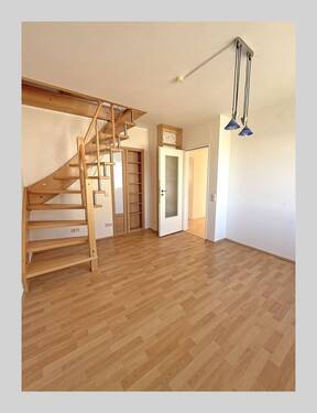 Raum mit Aufgang 2 - 5 Zimmer Etagenwohnung in Lüdenscheid
