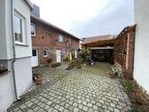 Hofbereich mit Freisitz und Nebengelass - 
