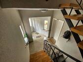 Eingangsbereich mit Treppenhaus - 9 Zimmer Reihenmittelhaus in Gernrode