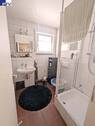Bad mit Dusche u. Wanne - 