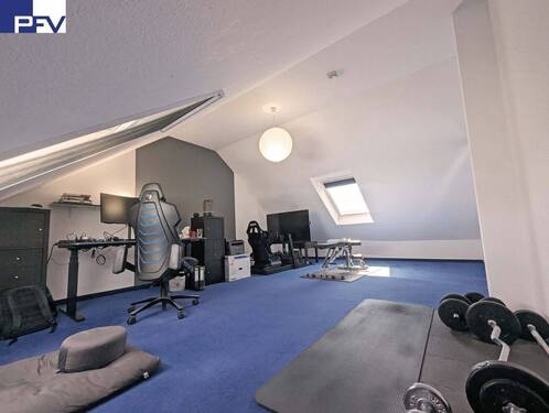 Studio mit 2,68 m hoher Decke im Spitzboden - 