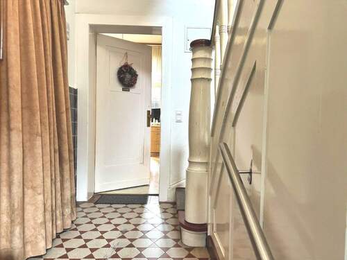 Treppenhaus mit ursprünglichem Charm. - 7 Zimmer Mehrfamilienhaus, Wohnhaus in Krefeld