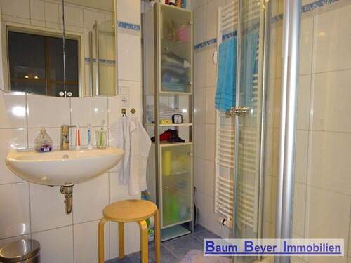 Badezimmer mit Dusche und Waschmaschinenanschluß - Etagenwohnung mit 35,00 m&sup2; in Göttingen zur Miete