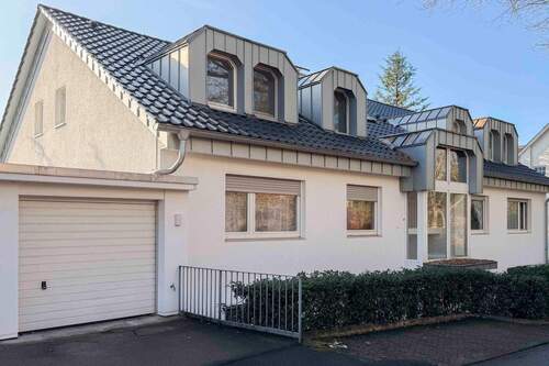 Vorderansicht - Traumhafte Lage in Bergisch Gladbach: 3-Zimmer-Wohnung mit Gartenblick und Gestaltungsmöglichkeiten