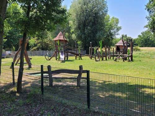 Spielplatz in der Nähe - Grundstück in Damsdorf