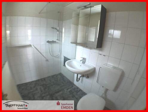 Tageslichtbadezimmer mit Dusche - 