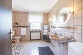 Badezimmer Wohnbeispiel mit KI - 