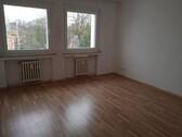Wohnzimmer - 2 Zimmer Etagenwohnung zur Miete in Duisburg