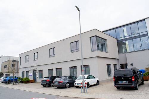 Parkplätze vorm Haus - 