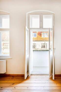 Zimmer 2 - Bezugsfreie, attraktive 2-Zimmer-Wohnung mit Balkon & schönen Altbaudetails im Arnimplatz-Kiez!