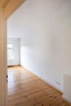 Zimmer 1 - 2 Zimmer Etagenwohnung in Berlin