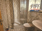 Bad mit Dusche - 