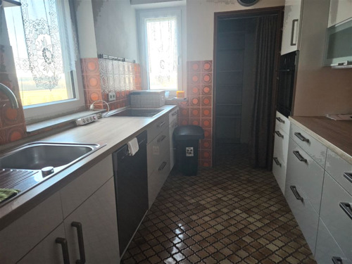 Küche mit Abstellkammer - 