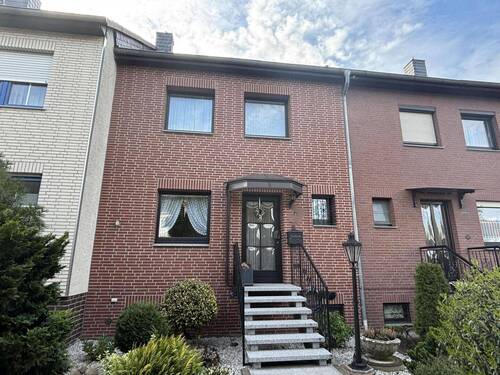 Eingangsseite - 5 Zimmer Reihenmittelhaus zum Kaufen in Garbsen