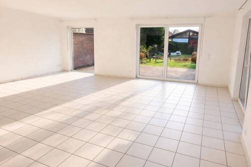 Große Fensterfront zum Garten - 