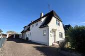 Zufahrt - 8 Zimmer Einfamilienhaus zum Kaufen in Lübeck