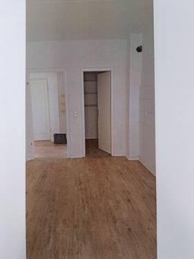 AdD-Dielen mit Abstellkammer.jpg - 