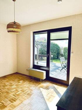 Schlafzimmer 3 im EG, mit Zugang zur Terrasse - 