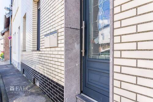 Herzlich Willkommen! - 8 Zimmer Mehrfamilienhaus, Wohnhaus zum Kaufen in Eschweiler