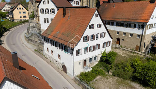 Außenansicht - 9 Zimmer Mehrfamilienhaus, Wohnhaus zum Kaufen in Rosengarten / Rieden
