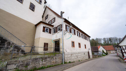 Außenansicht - 9 Zimmer Mehrfamilienhaus, Wohnhaus in Rosengarten / Rieden