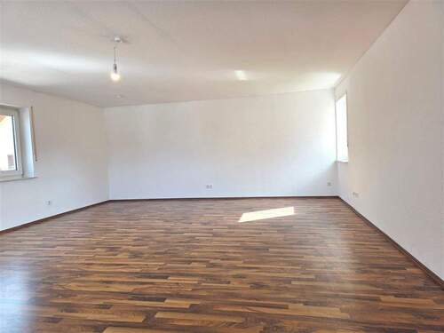 Wohnzimmer - Moderne 3,5 Zimmer-Wohnung mit Loggia und Garage in Langenau