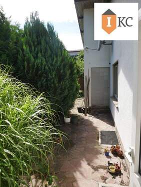 Seitliche Zugang vom Wintergarten zur Terrasse - 